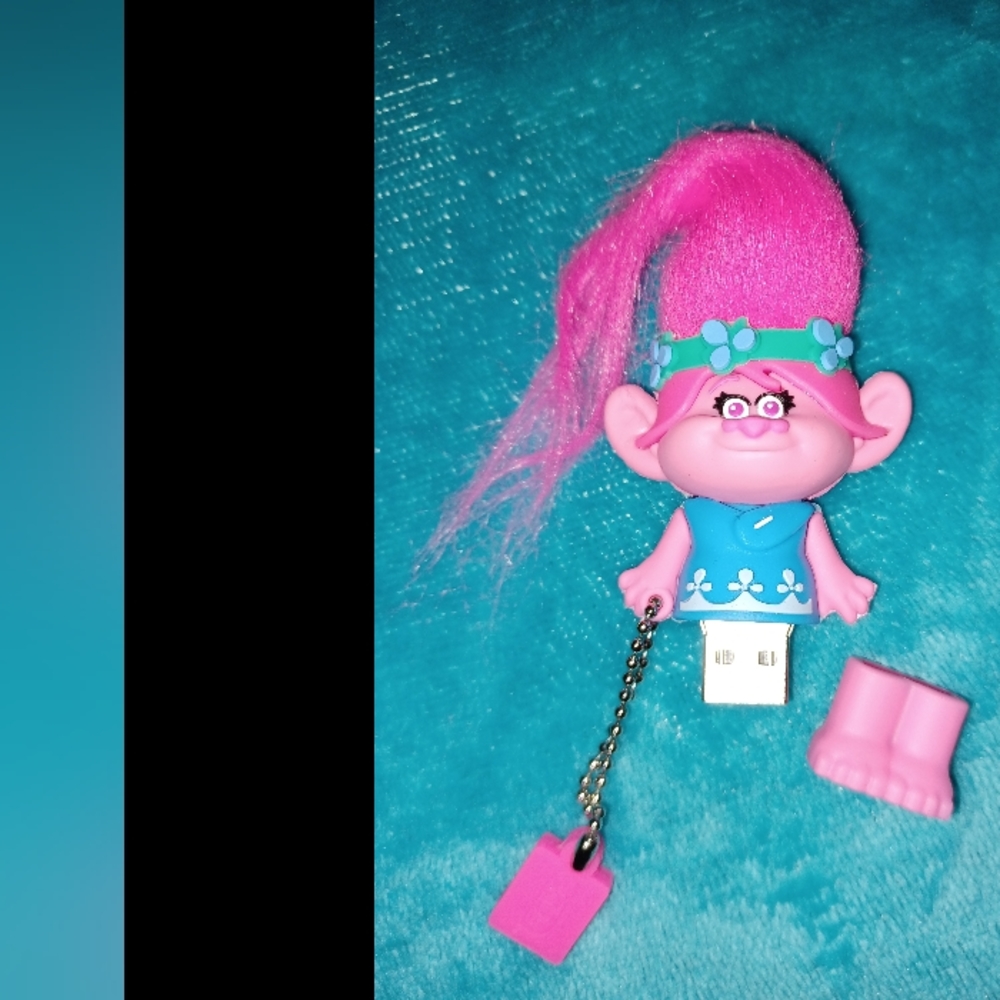 DreamWorks Trolls 16 gigabyte USB flash drive